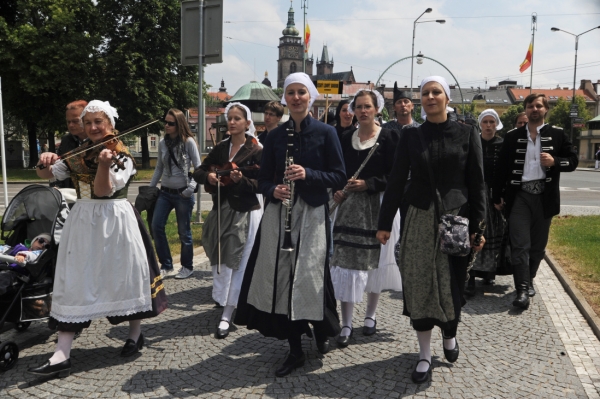 NA HRADECKÉM RYNKU