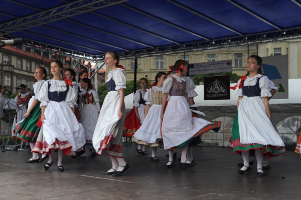 NA HRADECKÉM RYNKU NA HRADECKÉM RYNKU