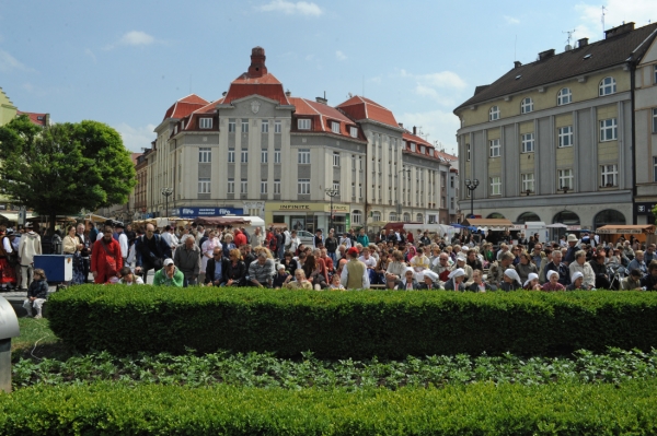 NA HRADECKÉM RYNKU