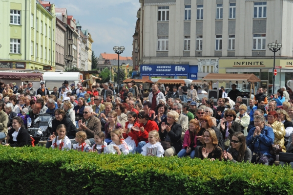 NA HRADECKÉM RYNKU