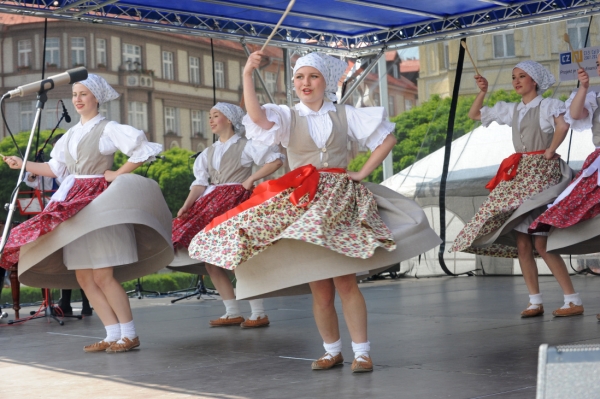 NA HRADECKÉM RYNKU