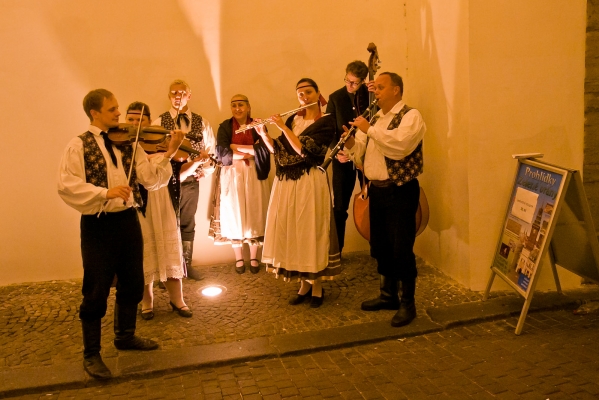 PERNŠTÝNSKÁ NOC - Pod zelenou bránou