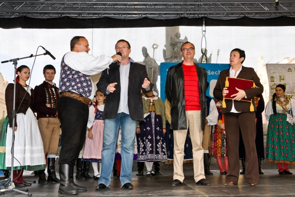 PERNŠTÝNSKÁ NOC - Zahájení