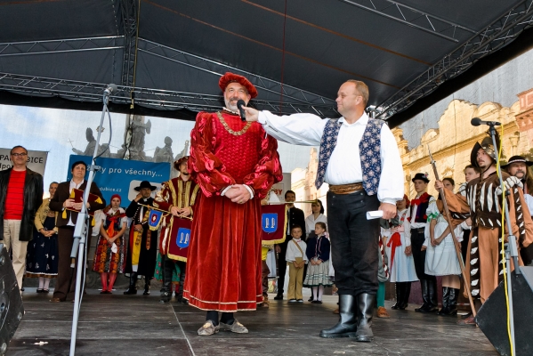 PERNŠTÝNSKÁ NOC - Zahájení
