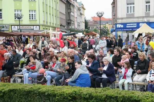 NA HRADECKÉM RYNKU