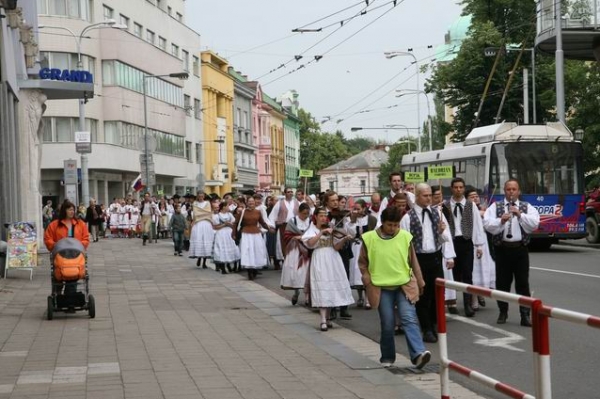 NA HRADECKÉM RYNKU