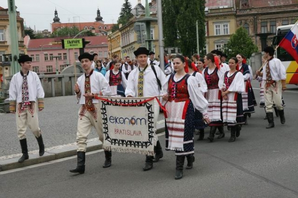 NA HRADECKÉM RYNKU