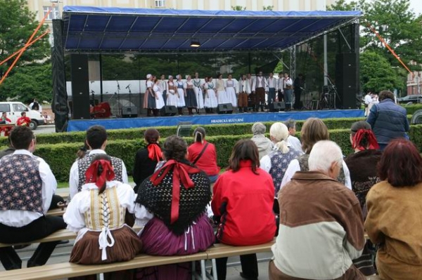 NA HRADECKÉM RYNKU NA HRADECKÉM RYNKU