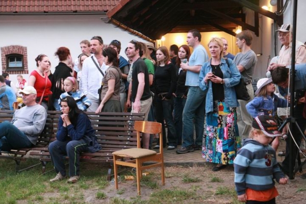 PŘIJĎTE POBEJT